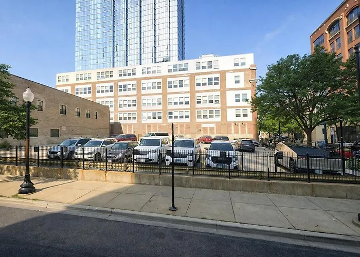 2br Perfect For Convention And Business Trips Near Mccormick Place, Arena, Soldier Field And Grant Park Chicago